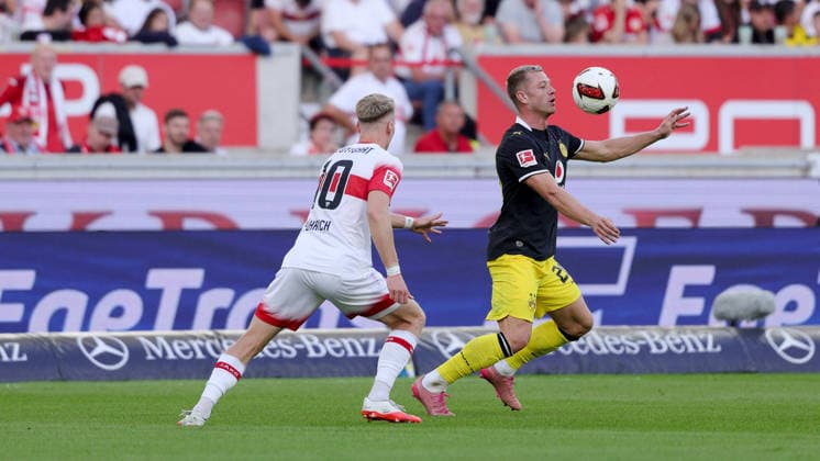 19.09.2026, Deutschland, Stuttgart, Fußball Bundesliga, VfB Stuttgart vs. Borussia Dortmund, Chris Führich (VfB) Julian Ryerson (Dortmund)