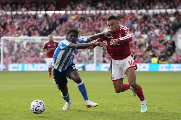NOTTINGHAM, ENGLAND - SEPTEMBER 19th : Dan Ndoye of Nottingham Forest and Caleb Yirenkyi of Coventry City seen in action during the Premier league football match between Nottingham Forest and Coventry City at the City Ground on September 19th, 2026 in Nottingham, England. Copyright: xPaulxBonserx xSportsxPressxPhotox Sportspressphoto_SPR234870
