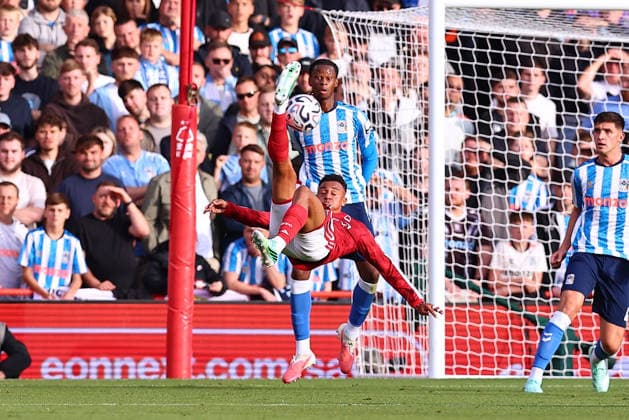 Nottingham Forest v Coventry City, Premier League Dan Ndoye of Nottingham Forest attempts an overhead kick during the Nottingham Forest v Coventry City Premier League match at the City Ground, West Bridgford, England on 19 September 2026 Credit: Ryan Crockett Every Second Media Editorial use only. All images are copyright Every Second Media Limited. No images may be reproduced without prior permission. All rights reserved. Premier League and Football League images are subject to licensing agreements with Football DataCo Limited. see https: www.football-dataco.com Copyright: xIMAGO EveryxSecondxMediax ESM-2175-0040 x
