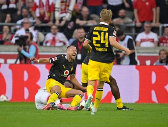 19.09.2026, Fussball 1. Bundesliga 2026 2027, 4.Spieltag, VfB Stuttgart - Borussia Dortmund, in der MHP-Arena Stuttgart, Foulspiel an Waldemar Anton (Borussia Dortmund)