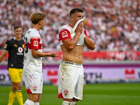19.09.2026, Fussball 1. Bundesliga 2026 2027, 4.Spieltag, VfB Stuttgart - Borussia Dortmund, in der MHP-Arena Stuttgart, Ermedin Demirovic (Stuttgart) ist nachdenklich.