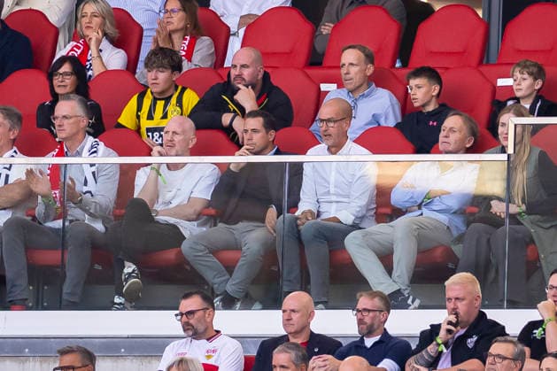 19.09.2026, Fussball, 4. Spieltag der 1. Fussball Bundesliga, VfB Stuttgart - Borussia Dortmund. v. l. Berater Matthias Sammer (Borussia Dortmund), Geschäftsführer Lars Ricken (Borussia Dortmund), Geschäftsführer Carsten Cramer (Borussia Dortmund), Präsident Hans-Joachim Watzke (Borussia Dortmund). Stuttgart MHP Arena Baden-Württemberg Deutschland xRHR-FOTO DEx Copyright: DennisxEwert RHR-FOTOx RHR-FOTO DE
