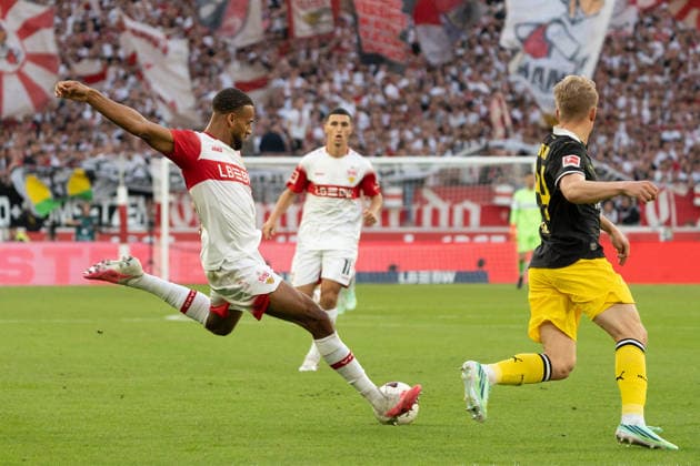 Torschuss von Josha Vagnoman (VfB Stuttgart, 04), GER, VfB Stuttgart vs. Borussia Dortmund, Fussball, 1. Bundesliga, 4. Spieltag, Spielzeit 2026 2027, 19.09.2026, DFL REGULATIONS PROHIBIT ANY USE OF PHOTOGRAPHS AS IMAGE SEQUENCES AND OR QUASI-VIDEO, GER, VfB Stuttgart vs. Borussia Dortmund, Fussball, 1. Bundesliga, 4. Spieltag, Spielzeit 2026 2027, 19.09.2026, Stuttgart Copyright: xEibner-Pressefoto EdwardxCheungx EP_ECG