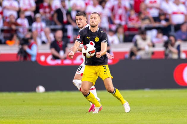 19.09.2026, Fussball, 4. Spieltag der 1. Fussball Bundesliga, VfB Stuttgart - Borussia Dortmund. v. l. Ermedin Demirovic (VfB Stuttgart), Waldemar Anton (Borussia Dortmund). Stuttgart MHP Arena Baden-Württemberg Deutschland xRHR-FOTO DEx Copyright: DennisxEwert RHR-FOTOx RHR-FOTO DE
