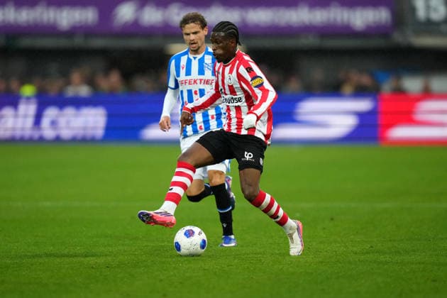 Eredivisie: Sparta Rotterdam v sc Heerenveen Rotterdam - Jacob Trenskow of sc Heerenveen battles for possession with Isaac Babadi of Sparta Rotterdam during the seventh competition round of the 2026 2027 Eredivisie season. The match is set between Sparta Rotterdam and sc Heerenveen at Sparta-stadion Het Kasteel on 19 September 2026 in Rotterdam, Netherlands. (Hero Images Danny de Groot) Copyright: xDannyxdexGrootx