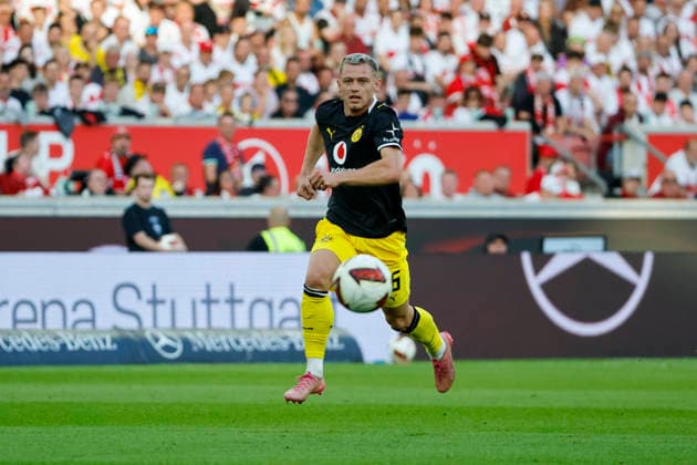 Julian Ryerson (BVB Dortmund, 26) am Ball , Deutschland, Fussball, 1. Bundesliga, 4.Spieltag, 2026 2027, VfB Stuttgart vs. Borussia Dortmund, 19.09.2026, Stuttgart MHP Arena Deutschland Copyright: xGrantxHubbsx