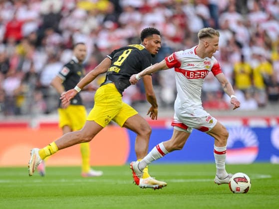 Felix Nmecha (Borussia Dortmund) und Chris Fuehrich (VfB Stuttgart) im Zweikampf waehrend des spiels der 1. Bundesliga zwischen VfB Stuttgart und Borussia Dortmund, MHPArena am 19. September 2026 in Stuttgart, Deutschland. (Foto von Harry Langer DeFodi Images) +++ Felix Nmecha (Borussia Dortmund) und Chris Fuehrich (VfB Stuttgart) battle for the ball during the Bundesliga match between VfB Stuttgart and Borussia Dortmund at MHPArena on September 19, 2026 in Stuttgart, Germany. (Photo by Harry Langer DeFodi Images) DFB DFL REGULATIONS PROHIBIT ANY USE OF PHOTOGRAPHS AS IMAGE SEQUENCES AND OR QUASI-VIDEO. (Photo by Harry Langer DeFodi Images) DFB DFL REGULATIONS PROHIBIT ANY USE OF PHOTOGRAPHS AS IMAGE SEQUENCES AND OR QUASI-VIDEO. -