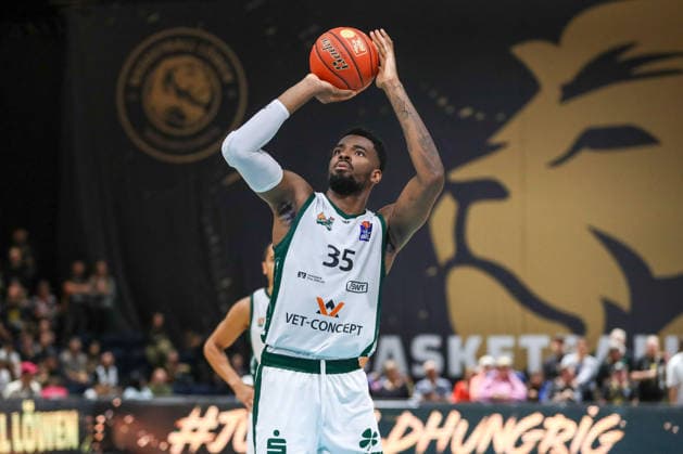 19.09.2026, xgox, Basketball - easyCredit BBL, Basketball Loewen Braunschweig - Gladitors Trier emspor, v.l. Ejiofor Onu (Trier, 35) am Ball, plays the ball Braunschweig