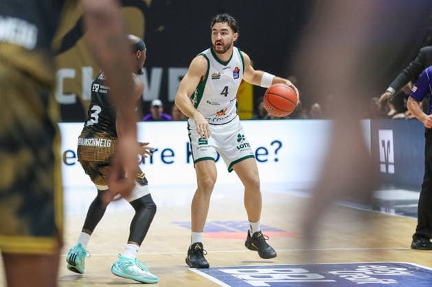 19.09.2026, xgox, Basketball - easyCredit BBL, Basketball Loewen Braunschweig - Gladitors Trier emspor, v.l. Clay Guillozet (Trier, 4) am Ball, plays the ball Braunschweig