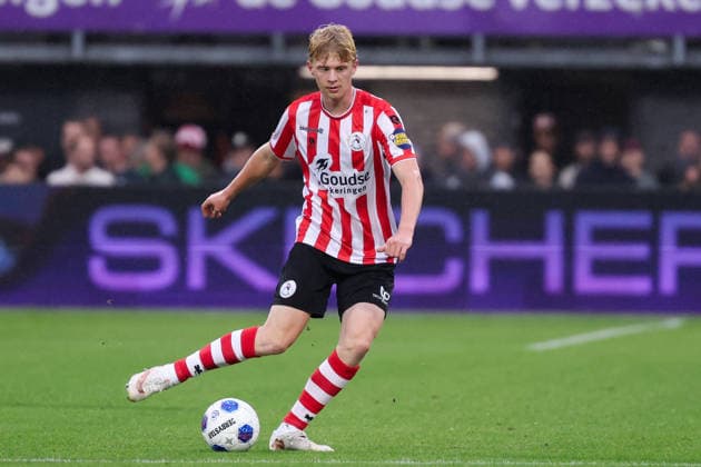 2026-09-19 Sparta Rotterdam v sc Heerenveen - Dutch Eredivisie ROTTERDAM, NETHERLANDS - SEPTEMBER 19: Cedric Hatenboer of Sparta Rotterdam shoots the ball during the Dutch Eredivisie match between Sparta Rotterdam and sc Heerenveen at Sparta-stadion Het Kasteel on September 19, 2026 in Rotterdam, Netherlands. Rotterdam Sparta-stadion Het Kasteel Netherlands Content not available for redistribution in The Netherlands directly or indirectly through any third parties. Copyright: xHansxvanxderxValkx