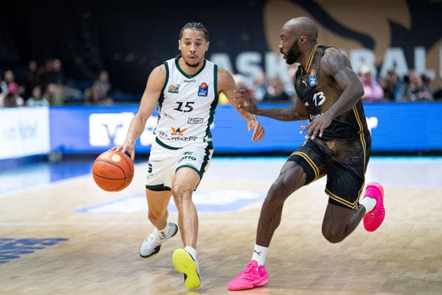 Jordan Roland (Nr. 15 VET-CONCEPT Gladiators Trier) gegen Sheldon Edwards (Nr. 13 Basketball Loewen Braunschweig) GER, Basketball Loewen Braunschweig gegen VET-CONCEPT Gladiators Trier, Basketball, easyCredit BBL, Woche 1, Spielzeit 2026 27, 19.09.2026 GER, Basketball Loewen Braunschweig gegen VET-CONCEPT Gladiators Trier, Basketball, easyCredit BBL, Woche 1, Spielzeit 2026 27, 19.09.2026 Braunschweig Copyright: xEibner-Pressefoto DanielxREINELTx EP_DRT