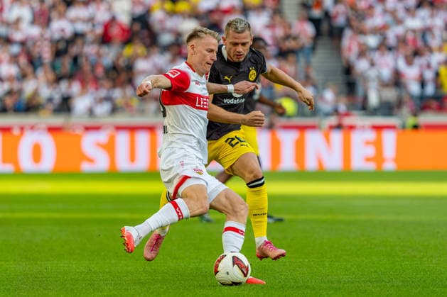 1. Fußball Bundesliga: VfB Stuttgart vs. Borussia Dortmund; 19.09.2026 Stuttgart, GERMANY - 19. September 2027: Chris Führich (VfB Stuttgart, 10) im Zweikampf mit Julian Ryerson (Borussia Dortmund, 26)während dem Spiel zwischen dem VfB Stuttgart und Borussia Dortmund am 4. Spieltag der 1. Fußball Bundesliga in der MHP ARENA. Copyright: xBEAUTIFULxSPORTS Steinx