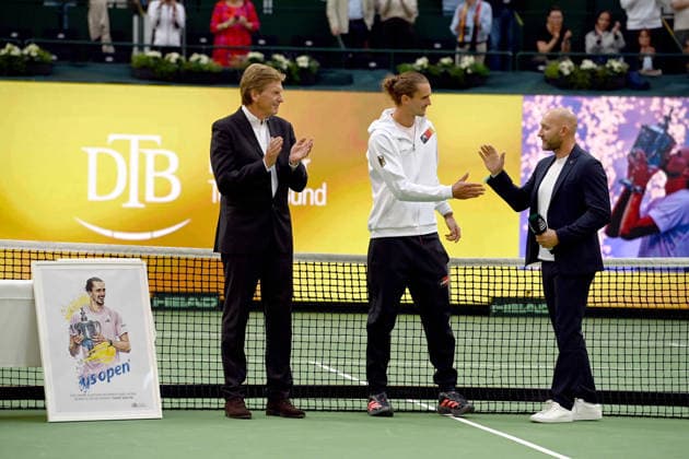 v.l. Dietloff von ARNIM, Praesident Deutscher Tennis-Bund DTB, Alexander ZVEREV (GER) Ronald RAUHE, Staatsminister fuer und Ehrenamt, Ehrung fuer Alexander ZVEREV (GER) fuer seinen Sieg bei den US Open, Deutschland (GER) - Kroatien (CRO) Tennis Davis Cup Qualifiers Round 2 am 19.09.2026 in der Heristo Arena Halle Westfalen, Deutschland. Â