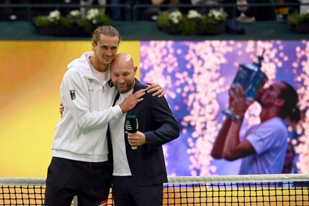 v.l. Dietloff von ARNIM, Praesident Deutscher Tennis-Bund DTB, Alexander ZVEREV (GER) Ronald RAUHE, Staatsminister fuer und Ehrenamt, Ehrung fuer Alexander ZVEREV (GER) fuer seinen Sieg bei den US Open, Deutschland (GER) - Kroatien (CRO) Tennis Davis Cup Qualifiers Round 2 am 19.09.2026 in der Heristo Arena Halle Westfalen, Deutschland. Â