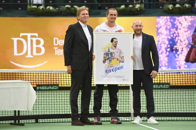 Sport Bilder des Tages v.l. Dietloff von ARNIM, Praesident Deutscher Tennis-Bund DTB, Alexander ZVEREV (GER) Ronald RAUHE, Staatsminister fuer und Ehrenamt, Ehrung fuer Alexander ZVEREV (GER) fuer seinen Sieg bei den US Open, Deutschland (GER) - Kroatien (CRO) Tennis Davis Cup Qualifiers Round 2 am 19.09.2026 in der Heristo Arena Halle Westfalen, Deutschland. Â
