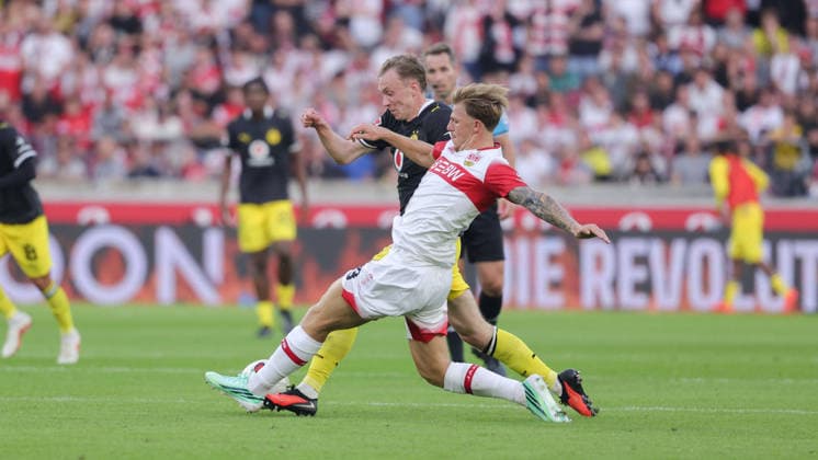 19.09.2026, Deutschland, Stuttgart, Fußball Bundesliga, VfB Stuttgart vs. Borussia Dortmund, Finn Jeltsch (VfB) Maximilian Beier (Dortmund)