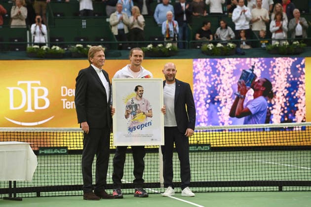 v.l. Dietloff von ARNIM, Praesident Deutscher Tennis-Bund DTB, Alexander ZVEREV (GER) Ronald RAUHE, Staatsminister fuer und Ehrenamt, Ehrung fuer Alexander ZVEREV (GER) fuer seinen Sieg bei den US Open, Deutschland (GER) - Kroatien (CRO) Tennis Davis Cup Qualifiers Round 2 am 19.09.2026 in der Heristo Arena Halle Westfalen, Deutschland. Â