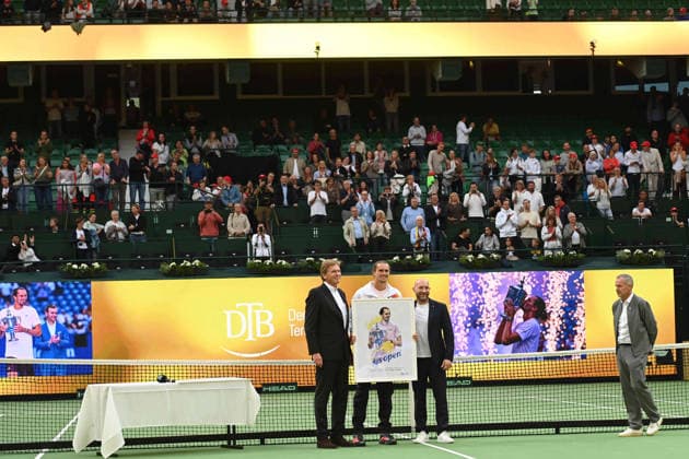 v.l. Dietloff von ARNIM, Praesident Deutscher Tennis-Bund DTB, Alexander ZVEREV (GER) Ronald RAUHE, Staatsminister fuer und Ehrenamt, Ehrung fuer Alexander ZVEREV (GER) fuer seinen Sieg bei den US Open, Deutschland (GER) - Kroatien (CRO) Tennis Davis Cup Qualifiers Round 2 am 19.09.2026 in der Heristo Arena Halle Westfalen, Deutschland. Â