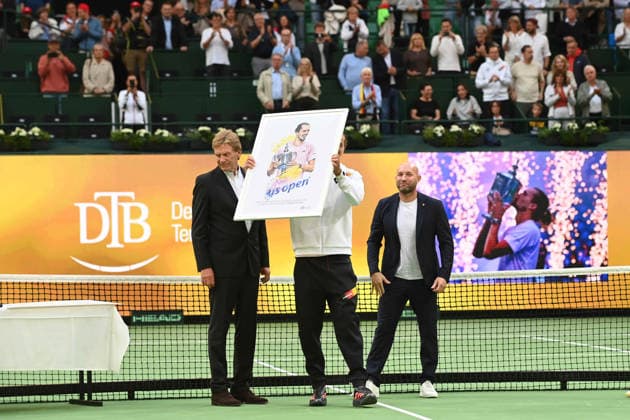 v.l. Dietloff von ARNIM, Praesident Deutscher Tennis-Bund DTB, Alexander ZVEREV (GER) Ronald RAUHE, Staatsminister fuer und Ehrenamt, Ehrung fuer Alexander ZVEREV (GER) fuer seinen Sieg bei den US Open, Deutschland (GER) - Kroatien (CRO) Tennis Davis Cup Qualifiers Round 2 am 19.09.2026 in der Heristo Arena Halle Westfalen, Deutschland. Â