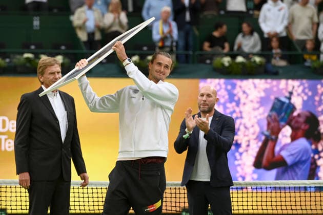v.l. Dietloff von ARNIM, Praesident Deutscher Tennis-Bund DTB, Alexander ZVEREV (GER) Ronald RAUHE, Staatsminister fuer und Ehrenamt, Ehrung fuer Alexander ZVEREV (GER) fuer seinen Sieg bei den US Open, Deutschland (GER) - Kroatien (CRO) Tennis Davis Cup Qualifiers Round 2 am 19.09.2026 in der Heristo Arena Halle Westfalen, Deutschland. Â