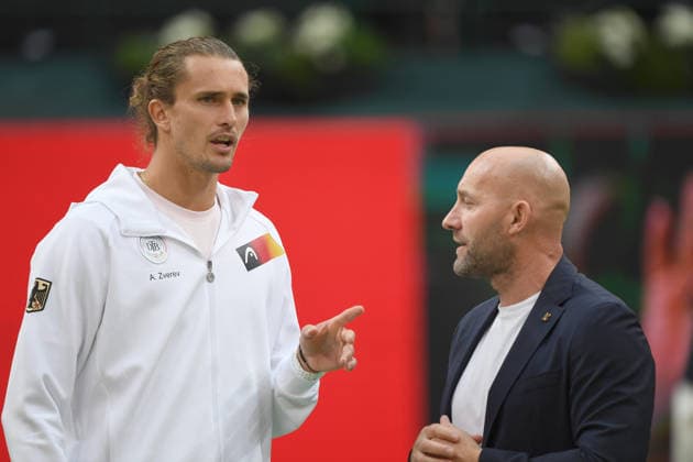 v.l. Alexander ZVEREV (GER) Ronald RAUHE, Staatsminister fuer und Ehrenamt, Ehrung fuer Alexander ZVEREV (GER) fuer seinen Sieg bei den US Open, Deutschland (GER) - Kroatien (CRO) Tennis Davis Cup Qualifiers Round 2 am 19.09.2026 in der Heristo Arena Halle Westfalen, Deutschland. Â