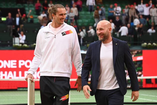 v.l. Alexander ZVEREV (GER) Ronald RAUHE, Staatsminister fuer und Ehrenamt, Ehrung fuer Alexander ZVEREV (GER) fuer seinen Sieg bei den US Open, Deutschland (GER) - Kroatien (CRO) Tennis Davis Cup Qualifiers Round 2 am 19.09.2026 in der Heristo Arena Halle Westfalen, Deutschland. Â
