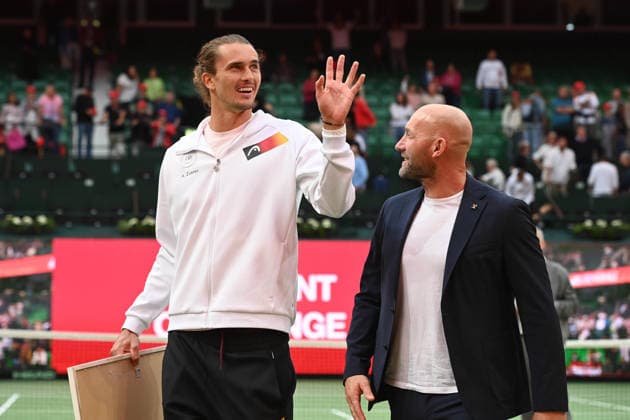 v.l. Alexander ZVEREV (GER) Ronald RAUHE, Staatsminister fuer und Ehrenamt, Ehrung fuer Alexander ZVEREV (GER) fuer seinen Sieg bei den US Open, Deutschland (GER) - Kroatien (CRO) Tennis Davis Cup Qualifiers Round 2 am 19.09.2026 in der Heristo Arena Halle Westfalen, Deutschland. Â