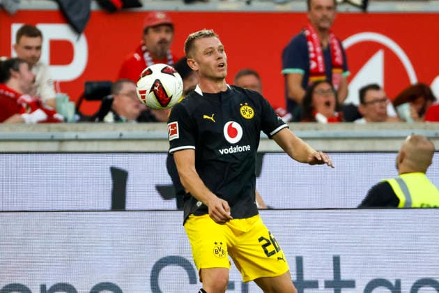Julian Ryerson (BVB Dortmund, 26) am Ball , Deutschland, Fussball, 1. Bundesliga, 4.Spieltag, 2026 2027, VfB Stuttgart vs. Borussia Dortmund, 19.09.2026, Stuttgart MHP Arena Deutschland Copyright: xGrantxHubbsx