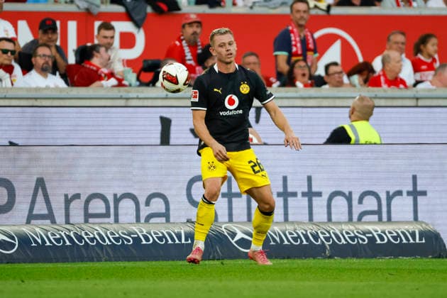 Julian Ryerson (BVB Dortmund, 26) am Ball , Deutschland, Fussball, 1. Bundesliga, 4.Spieltag, 2026 2027, VfB Stuttgart vs. Borussia Dortmund, 19.09.2026, Stuttgart MHP Arena Deutschland Copyright: xGrantxHubbsx