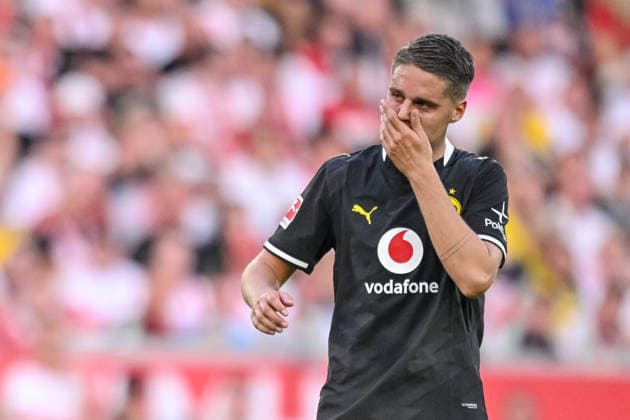 Joey Veerman (Borussia Dortmund) gestikuliert, gestik waehrend des spiels der 1. Bundesliga zwischen VfB Stuttgart und Borussia Dortmund, MHPArena am 19. September 2026 in Stuttgart, Deutschland. (Foto von Harry Langer DeFodi Images) +++ Joey Veerman (Borussia Dortmund) gestures during the Bundesliga match between VfB Stuttgart and Borussia Dortmund at MHPArena on September 19, 2026 in Stuttgart, Germany. (Photo by Harry Langer DeFodi Images) DFB DFL REGULATIONS PROHIBIT ANY USE OF PHOTOGRAPHS AS IMAGE SEQUENCES AND OR QUASI-VIDEO. (Photo by Harry Langer DeFodi Images) DFB DFL REGULATIONS PROHIBIT ANY USE OF PHOTOGRAPHS AS IMAGE SEQUENCES AND OR QUASI-VIDEO. -
