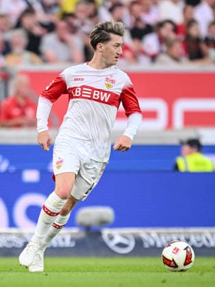 Angelo Stiller (VfB Stuttgart) in Aktion, am Ball, Einzelaktion waehrend des spiels der 1. Bundesliga zwischen VfB Stuttgart und Borussia Dortmund, MHPArena am 19. September 2026 in Stuttgart, Deutschland. (Foto von Harry Langer DeFodi Images) +++ Angelo Stiller (VfB Stuttgart) controls the Ball during the Bundesliga match between VfB Stuttgart and Borussia Dortmund at MHPArena on September 19, 2026 in Stuttgart, Germany. (Photo by Harry Langer DeFodi Images) DFB DFL REGULATIONS PROHIBIT ANY USE OF PHOTOGRAPHS AS IMAGE SEQUENCES AND OR QUASI-VIDEO. (Photo by Harry Langer DeFodi Images) DFB DFL REGULATIONS PROHIBIT ANY USE OF PHOTOGRAPHS AS IMAGE SEQUENCES AND OR QUASI-VIDEO. -