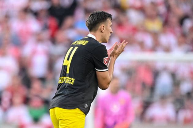 Nico Schlotterbeck (Borussia Dortmund) gestikuliert, gestik waehrend des spiels der 1. Bundesliga zwischen VfB Stuttgart und Borussia Dortmund, MHPArena am 19. September 2026 in Stuttgart, Deutschland. (Foto von Harry Langer DeFodi Images) +++ Nico Schlotterbeck (Borussia Dortmund) gestures during the Bundesliga match between VfB Stuttgart and Borussia Dortmund at MHPArena on September 19, 2026 in Stuttgart, Germany. (Photo by Harry Langer DeFodi Images) DFB DFL REGULATIONS PROHIBIT ANY USE OF PHOTOGRAPHS AS IMAGE SEQUENCES AND OR QUASI-VIDEO. (Photo by Harry Langer DeFodi Images) DFB DFL REGULATIONS PROHIBIT ANY USE OF PHOTOGRAPHS AS IMAGE SEQUENCES AND OR QUASI-VIDEO. -
