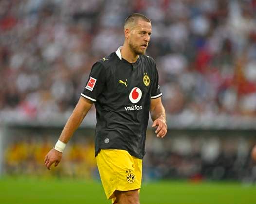 19.09.2026, Fussball 1. Bundesliga 2026 2027, 4.Spieltag, VfB Stuttgart - Borussia Dortmund, in der MHP-Arena Stuttgart, Waldemar Anton (Borussia Dortmund) nachdenklich.