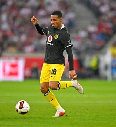 19.09.2026, Fussball 1. Bundesliga 2026 2027, 4.Spieltag, VfB Stuttgart - Borussia Dortmund, in der MHP-Arena Stuttgart, Ethan Nwaneri (Borussia Dortmund) am Ball.
