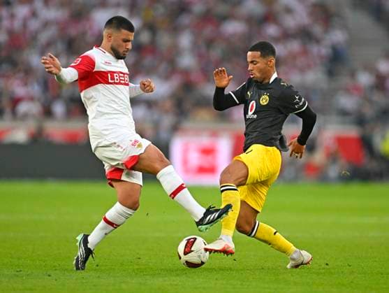 19.09.2026, Fussball 1. Bundesliga 2026 2027, 4.Spieltag, VfB Stuttgart - Borussia Dortmund, in der MHP-Arena Stuttgart, v.l. Deniz Undav (Stuttgart) gegen Ethan Nwaneri (Borussia Dortmund)