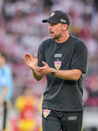 Trainer Sebastian Hoeness (VfB Stuttgart) gestikuliert, gestik waehrend des spiels der 1. Bundesliga zwischen VfB Stuttgart und Borussia Dortmund, MHPArena am 19. September 2026 in Stuttgart, Deutschland. (Foto von Harry Langer DeFodi Images) +++ Trainer Sebastian Hoeness (VfB Stuttgart) gestures during the Bundesliga match between VfB Stuttgart and Borussia Dortmund at MHPArena on September 19, 2026 in Stuttgart, Germany. (Photo by Harry Langer DeFodi Images) DFB DFL REGULATIONS PROHIBIT ANY USE OF PHOTOGRAPHS AS IMAGE SEQUENCES AND OR QUASI-VIDEO. (Photo by Harry Langer DeFodi Images) DFB DFL REGULATIONS PROHIBIT ANY USE OF PHOTOGRAPHS AS IMAGE SEQUENCES AND OR QUASI-VIDEO. -