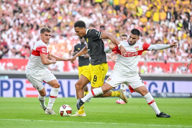 Grischa Proemel (VfB Stuttgart), Felix Nmecha (Borussia Dortmund) und Deniz Undav (VfB Stuttgart) im Zweikampf waehrend des spiels der 1. Bundesliga zwischen VfB Stuttgart und Borussia Dortmund, MHPArena am 19. September 2026 in Stuttgart, Deutschland. (Foto von Harry Langer DeFodi Images) +++ Grischa Proemel (VfB Stuttgart), Felix Nmecha (Borussia Dortmund) und Deniz Undav (VfB Stuttgart) battle for the ball during the Bundesliga match between VfB Stuttgart and Borussia Dortmund at MHPArena on September 19, 2026 in Stuttgart, Germany. (Photo by Harry Langer DeFodi Images) DFB DFL REGULATIONS PROHIBIT ANY USE OF PHOTOGRAPHS AS IMAGE SEQUENCES AND OR QUASI-VIDEO. (Photo by Harry Langer DeFodi Images) DFB DFL REGULATIONS PROHIBIT ANY USE OF PHOTOGRAPHS AS IMAGE SEQUENCES AND OR QUASI-VIDEO. -