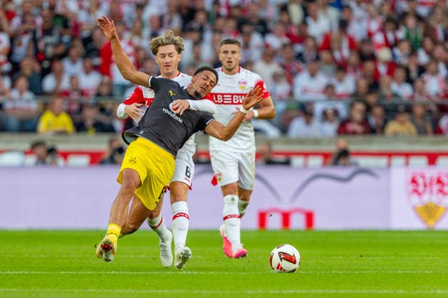 1. Fußball Bundesliga: VfB Stuttgart vs. Borussia Dortmund; 19.09.2026 Stuttgart, GERMANY - 19. September 2026: Angelo Stiller (VfB Stuttgart, 6) im Zweikampf gegen Felix Nmecha (Borussia Dortmund, 8) während dem Spiel zwischen dem VfB Stuttgart und Borussia Dortmund am 4. Spieltag der 1. Fußball Bundesliga in der MHP ARENA. Copyright: xBEAUTIFULxSPORTS Steinx