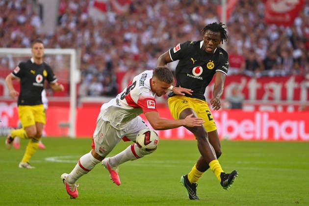 Joane GADOU (Borussia Dortmund), Aktion,Zweikampf gegen Ermedin DEMIROVIC (VFB Stuttgart). Fussball 1. Bundesliga Saison 2026 2027, 4.Spieltag, Spieltag04, VfB Stuttgart - Borussia Dortmund am 19.09.2026 , MHP ARENA