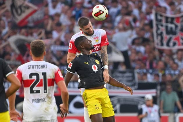 Jeff CHABOT (VFB Stuttgart), Aktion,Zweikampf gegen Serhou GUIRASSY (DO). Fussball 1. Bundesliga Saison 2026 2027, 4.Spieltag, Spieltag04, VfB Stuttgart - Borussia Dortmund am 19.09.2026 , MHP ARENA