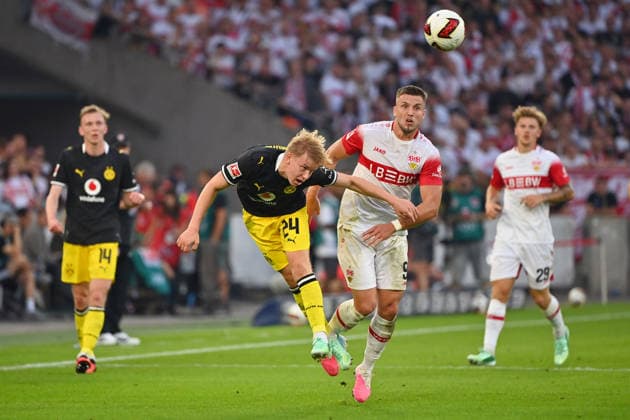 Daniel SVENSSON (Borussia Dortmund), Aktion,Zweikampf gegen Ermedin DEMIROVIC (VFB Stuttgart). Fussball 1. Bundesliga Saison 2026 2027, 4.Spieltag, Spieltag04, VfB Stuttgart - Borussia Dortmund am 19.09.2026 , MHP ARENA