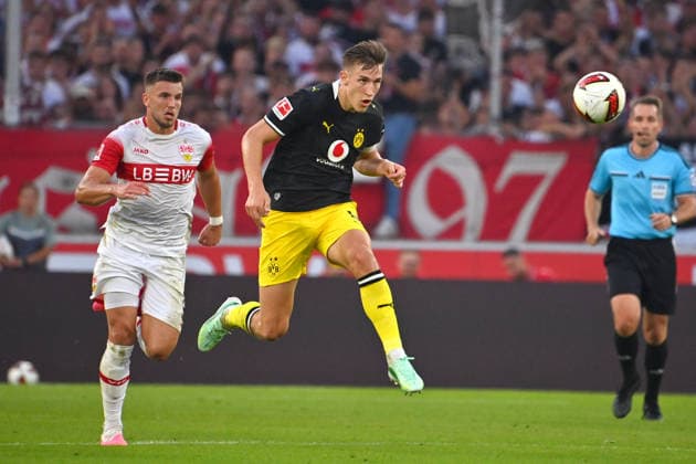 Nico SCHLOTTERBECK (Borussia Dortmund), Aktion,Zweikampf gegen Ermedin DEMIROVIC (VFB Stuttgart). Fussball 1. Bundesliga Saison 2026 2027, 4.Spieltag, Spieltag04, VfB Stuttgart - Borussia Dortmund am 19.09.2026 , MHP ARENA