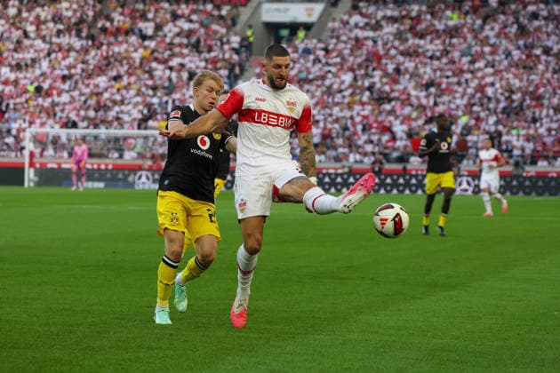 20.09.26 VfB Stuttgart - Borussia Dortmund Deutschland, Stuttgart, 20.09.2026, Fussball, Bundesliga, Saison 2026 2027, VfB Stuttgart - Borussia Dortmund: Jeff Cabot, rechts, VfB, Jonathan Svensson, rechts, Dortmund.
