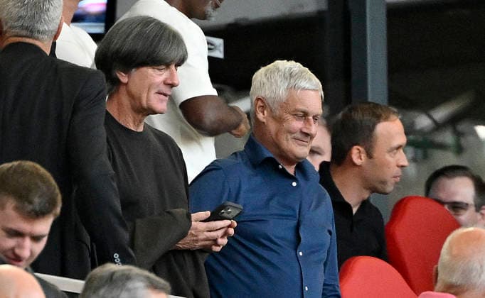 auf der Tribuene Ex-Bundestrainer Joachim Jogi Loew mit Ex-Trainer Armin Veh und Andreas Hinkel (rechts) VfB Stuttgart vs Borussia Dortmund BVB 19.09.2026 DFL REGULATIONS PROHIBIT ANY USE OF PHOTOGRAPHS AS IMAGE SEQUENCES AND OR QUASI-VIDEO VfB Stuttgart vs Borussia Dortmund BVB