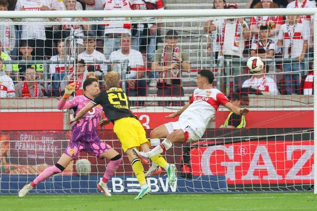 20.09.26 VfB Stuttgart - Borussia Dortmund Deutschland, Stuttgart, 20.09.2026, Fussball, Bundesliga, Saison 2026 2027, VfB Stuttgart - Borussia Dortmund: .Bilal el Khanouss, rechts, VfB, TW Gregor Kobei, Dortmund