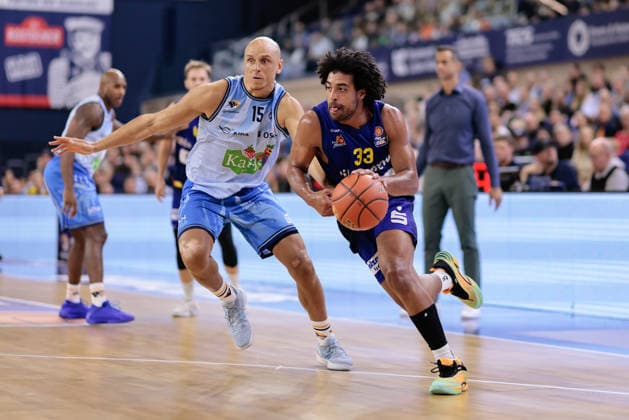 Trenton Gibson (PHOENIX HAGEN, 33), Robin Amaize (ROSTOCK SEAWOLVES, 15), Rostock Seawolves vs. Phoenix Hagen, Basketball, BBL 2026 2027 easyCredit Basketball Bundesliga, 1. Spieltag, Spielzeit 2026 2027, 19.09.2026 Rostock Seawolves vs. Phoenix Hagen, Basketball, BBL 2026 2027 easyCredit Basketball Bundesliga, 1. Spieltag, Spielzeit 2026 2027, 19.09.2026 Groter Pohl Copyright: xEibner-Pressefoto DenverxEhrlichx EP_DEH