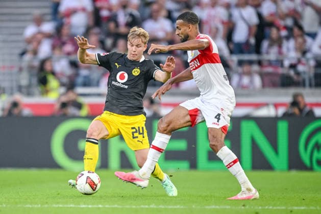 Daniel Svensson (Borussia Dortmund) und Josha Vagnoman (VfB Stuttgart) im Zweikampf waehrend des spiels der 1. Bundesliga zwischen VfB Stuttgart und Borussia Dortmund, MHPArena am 19. September 2026 in Stuttgart, Deutschland. (Foto von Harry Langer DeFodi Images) +++ Daniel Svensson (Borussia Dortmund) und Josha Vagnoman (VfB Stuttgart) battle for the ball during the Bundesliga match between VfB Stuttgart and Borussia Dortmund at MHPArena on September 19, 2026 in Stuttgart, Germany. (Photo by Harry Langer DeFodi Images) DFB DFL REGULATIONS PROHIBIT ANY USE OF PHOTOGRAPHS AS IMAGE SEQUENCES AND OR QUASI-VIDEO. (Photo by Harry Langer DeFodi Images) DFB DFL REGULATIONS PROHIBIT ANY USE OF PHOTOGRAPHS AS IMAGE SEQUENCES AND OR QUASI-VIDEO. -
