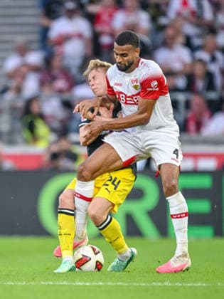 Daniel Svensson (Borussia Dortmund) und Josha Vagnoman (VfB Stuttgart) im Zweikampf waehrend des spiels der 1. Bundesliga zwischen VfB Stuttgart und Borussia Dortmund, MHPArena am 19. September 2026 in Stuttgart, Deutschland. (Foto von Harry Langer DeFodi Images) +++ Daniel Svensson (Borussia Dortmund) und Josha Vagnoman (VfB Stuttgart) battle for the ball during the Bundesliga match between VfB Stuttgart and Borussia Dortmund at MHPArena on September 19, 2026 in Stuttgart, Germany. (Photo by Harry Langer DeFodi Images) DFB DFL REGULATIONS PROHIBIT ANY USE OF PHOTOGRAPHS AS IMAGE SEQUENCES AND OR QUASI-VIDEO. (Photo by Harry Langer DeFodi Images) DFB DFL REGULATIONS PROHIBIT ANY USE OF PHOTOGRAPHS AS IMAGE SEQUENCES AND OR QUASI-VIDEO. -