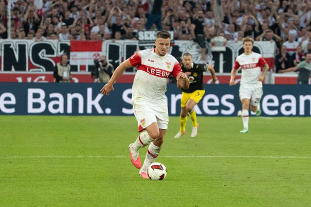 Ermedin Demirovic (VfB Stuttgart, 09) am Ball, GER, VfB Stuttgart vs. Borussia Dortmund, Fussball, 1. Bundesliga, 4. Spieltag, Spielzeit 2026 2027, 19.09.2026, DFL REGULATIONS PROHIBIT ANY USE OF PHOTOGRAPHS AS IMAGE SEQUENCES AND OR QUASI-VIDEO, GER, VfB Stuttgart vs. Borussia Dortmund, Fussball, 1. Bundesliga, 4. Spieltag, Spielzeit 2026 2027, 19.09.2026, Stuttgart Copyright: xEibner-Pressefoto EdwardxCheungx EP_ECG