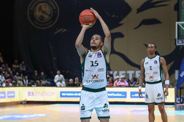 19.09.2026, xgox, Basketball - easyCredit BBL, Basketball Loewen Braunschweig - Gladitors Trier emspor, v.l. Jordan Roland (Trier, 15) am Ball, plays the ball Braunschweig